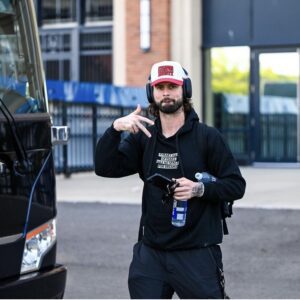 Mets player getting on the Best Trails & Travel charter bus!